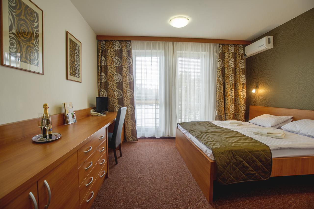 Wellness Hotel Thermal Štúrovo エクステリア 写真