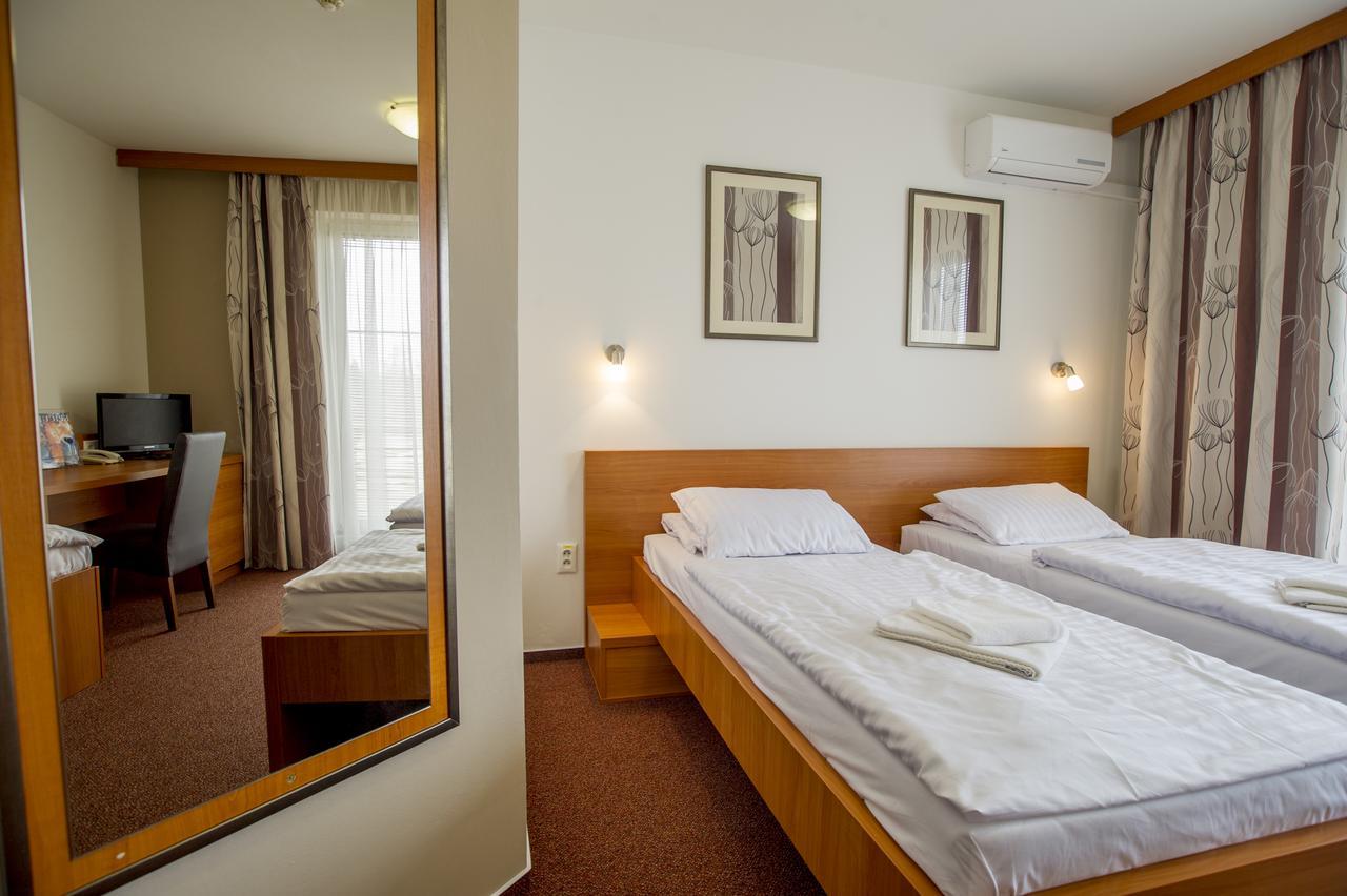 Wellness Hotel Thermal Štúrovo エクステリア 写真