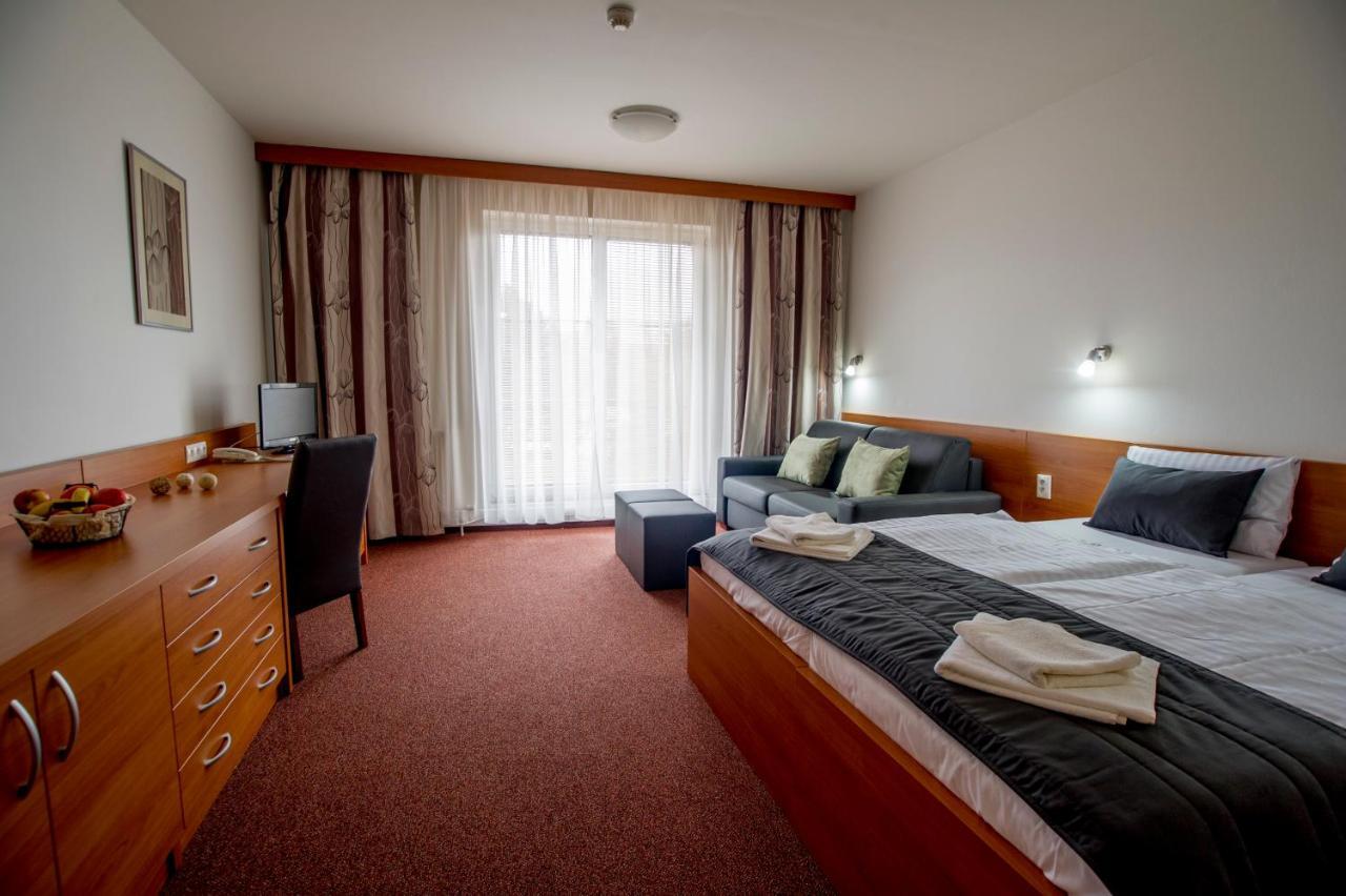 Wellness Hotel Thermal Štúrovo エクステリア 写真