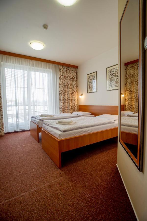 Wellness Hotel Thermal Štúrovo エクステリア 写真