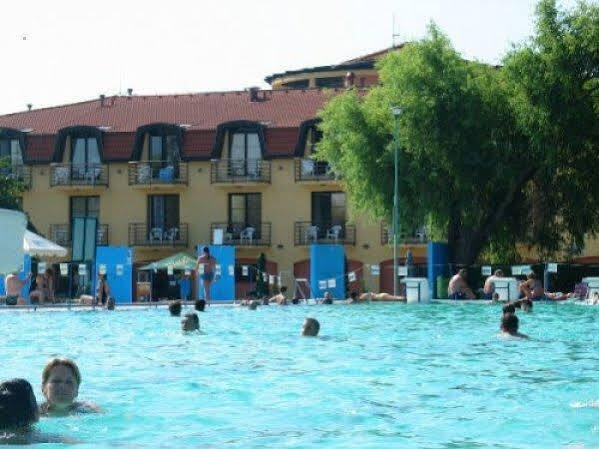 Wellness Hotel Thermal Štúrovo エクステリア 写真